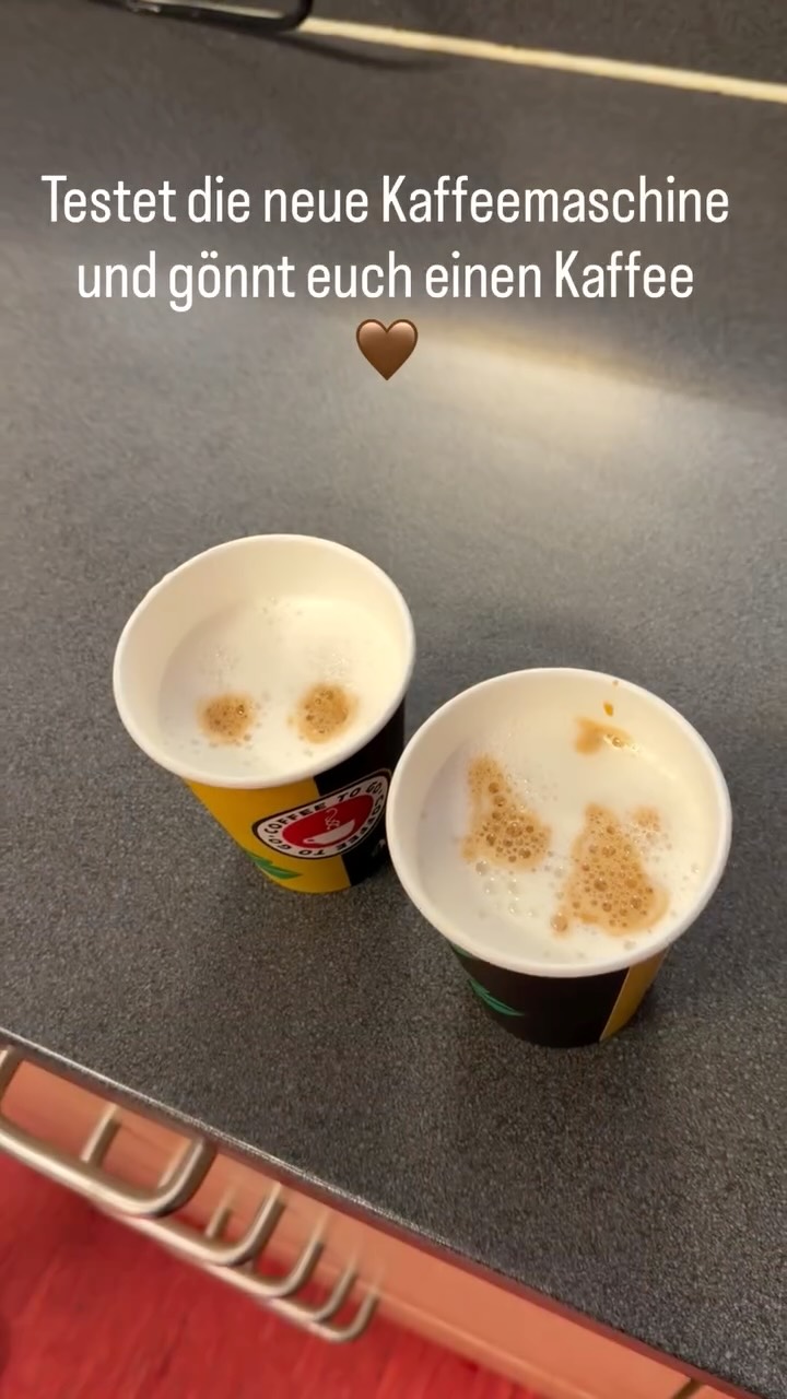 In unserer Hansa-Cafeteria gibt es jetzt eine neue Kaffeemaschine mit verschiedenen  Kaffeespezialitäten für euch ☕️🤎
@christophniemeyer 

#wir_sind_hansa #berufskolleg #hansabk #unna #coffeelovers